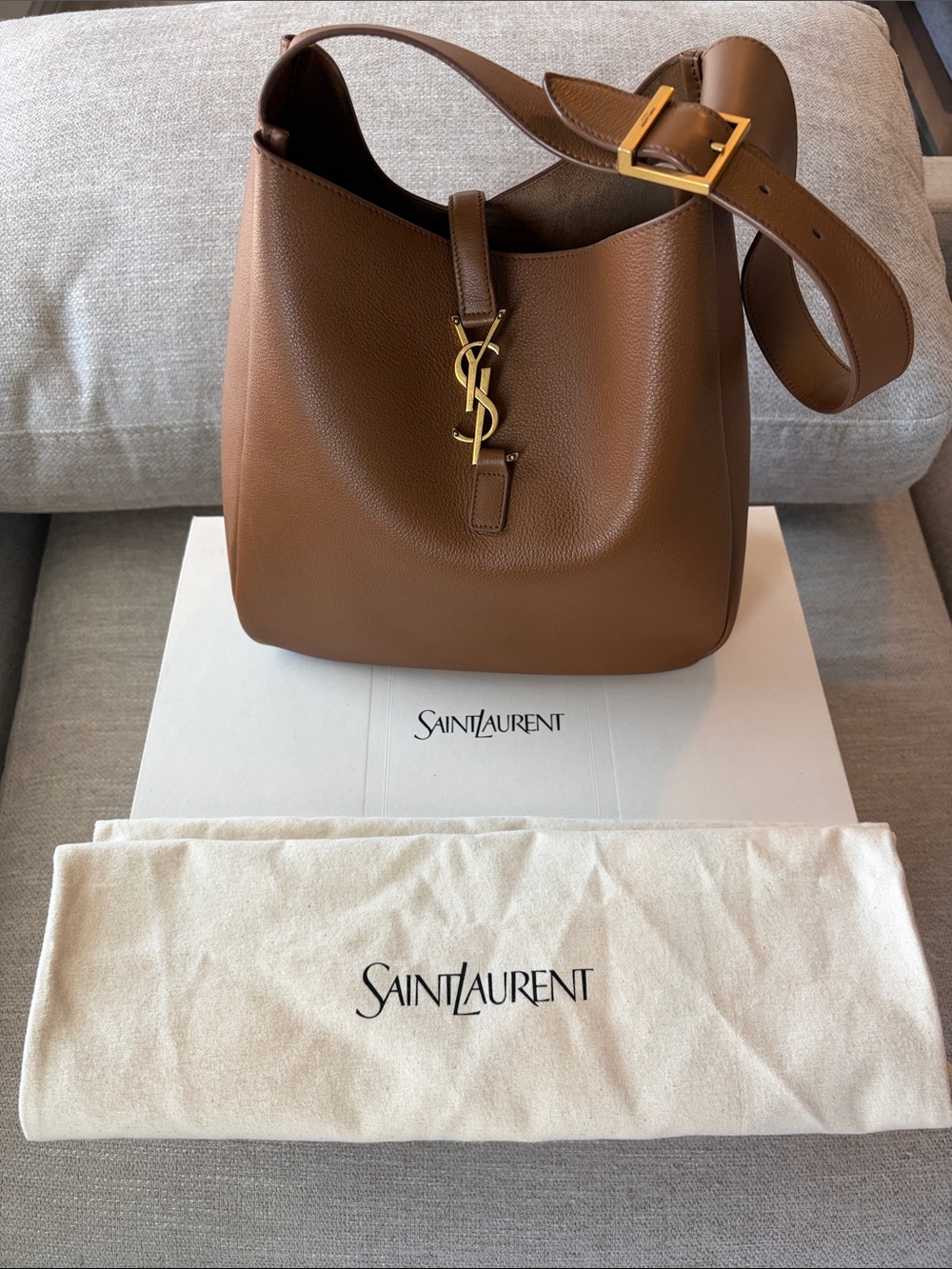 Saint Laurent le 5 À 7 SUPPLE LARGE IN GRAINED LEATHER in tan color